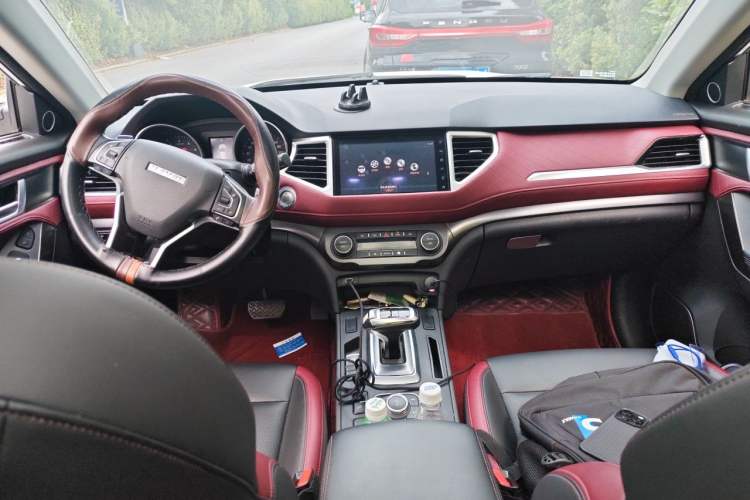 Used Haval H6 Coupe 2020 SmartConnect Edition 1.5T Automatic Two-Wheel Drive Luxury SmartConnect Model Center Console