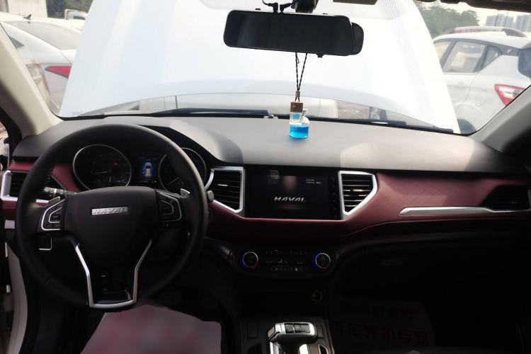 Used Haval H6 Coupe 2020 Smart Connect Version 1.5T Automatic Two-Wheel Drive Elite Model Center Console