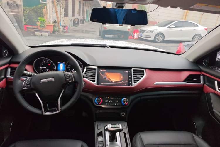 Used Haval H6 Coupe 2020 Smart Connect Version 1.5T Automatic Two-Wheel Drive Elite Model Center Console