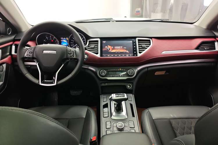 Used Haval H6 Coupe 2020 Smart Connect Version 1.5T Automatic Two-Wheel Drive Elite Model Center Console