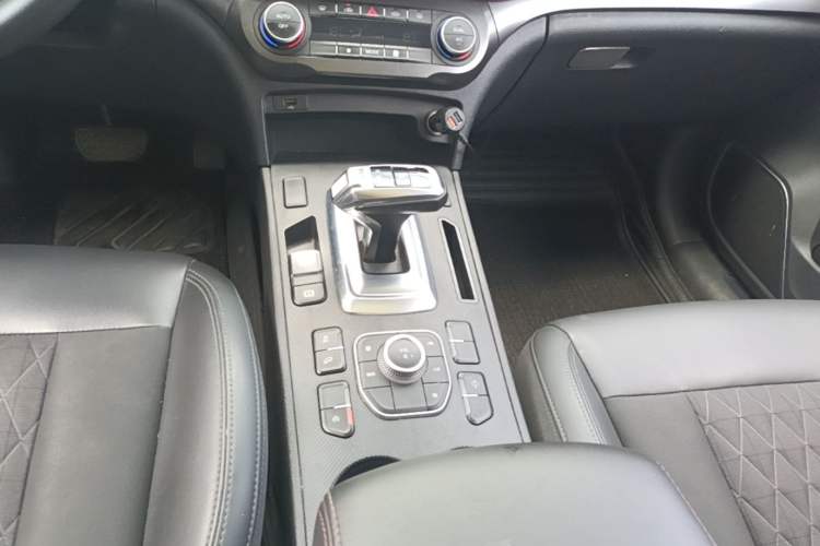 Used Haval H6 Coupe 2020 Smart Connect Version 1.5T Automatic Two-Wheel Drive Elite Model Gear Lever