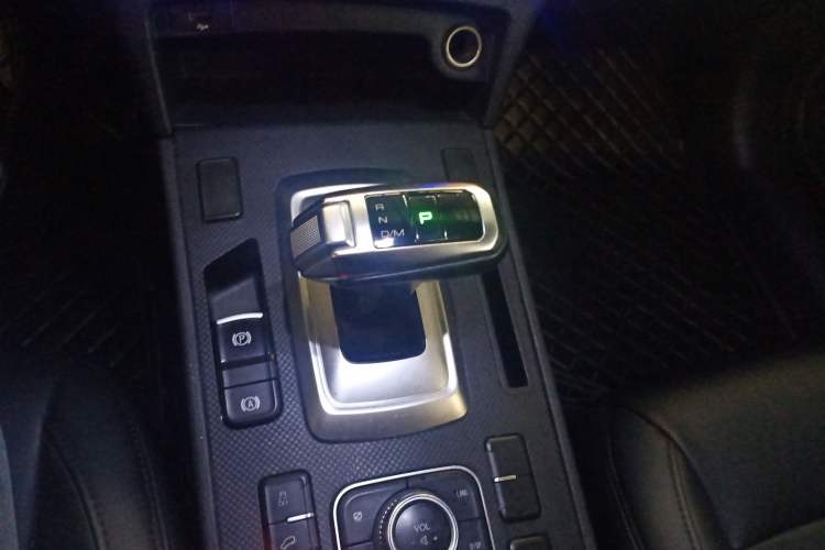 Used Haval H6 Coupe 2020 Smart Connect Version 1.5T Automatic Two-Wheel Drive Elite Model Gear Lever
