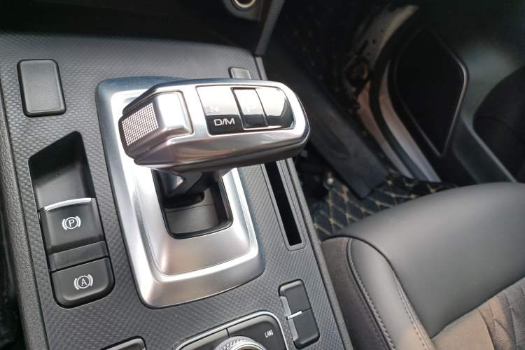 Used Haval H6 Coupe 2020 Smart Connect Version 1.5T Automatic Two-Wheel Drive Elite Model Gear Lever