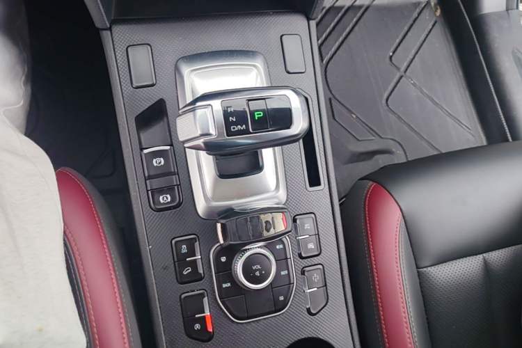 Used Haval H6 Coupe 2020 SmartConnect Edition 1.5T Automatic Two-Wheel Drive Luxury SmartConnect Model Gear Lever