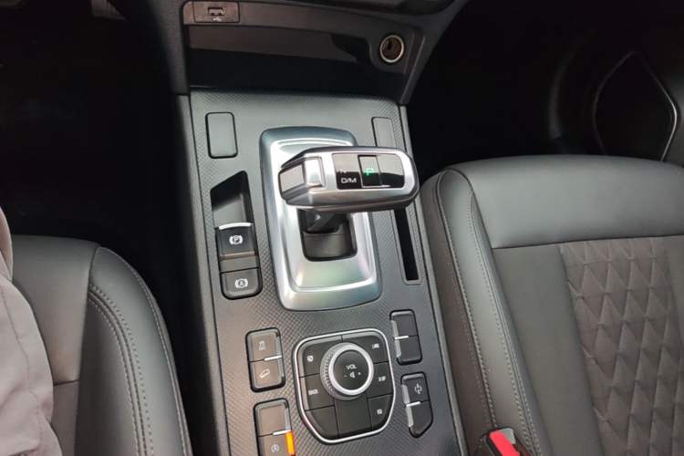 Used Haval H6 Coupe 2020 Smart Connect Version 1.5T Automatic Two-Wheel Drive Elite Model Gear Lever