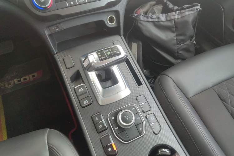 Used Haval H6 Coupe 2020 Smart Connect Version 1.5T Automatic Two-Wheel Drive Elite Model Gear Lever