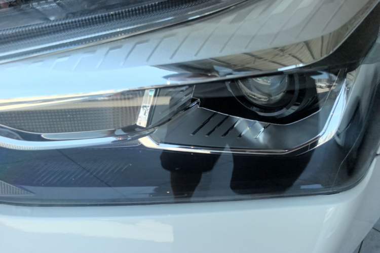 Used Haval H6 Coupe 2020 SmartConnect Edition 1.5T Automatic Two-Wheel Drive Luxury SmartConnect Model Left Front Headlight