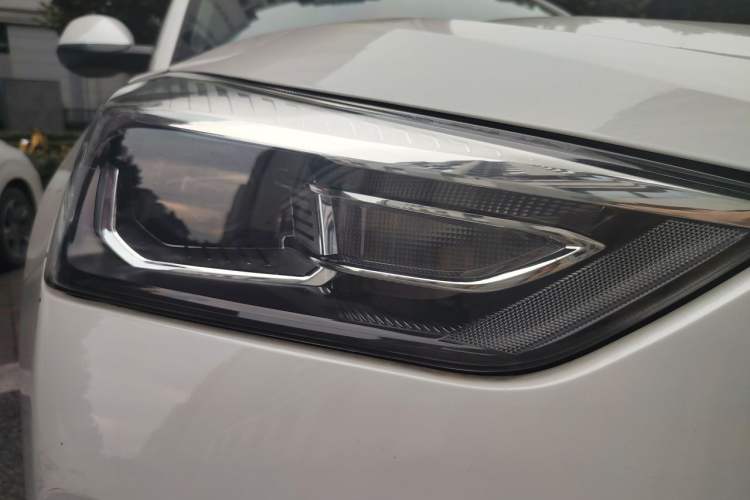 Used Haval H6 Coupe 2020 Smart Connect Version 1.5T Automatic Two-Wheel Drive Elite Model Right Front Headlight