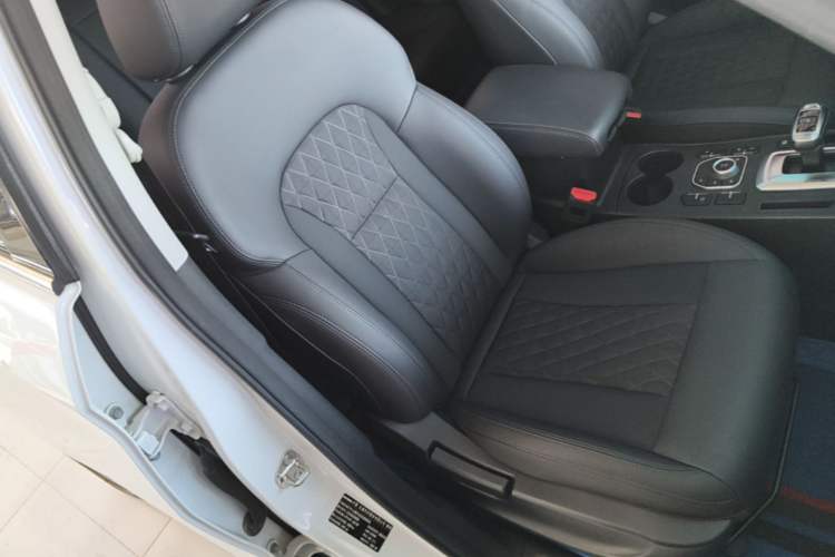Used Haval H6 Coupe 2020 Smart Connect Version 1.5T Automatic Two-Wheel Drive Elite Model Right Front Seat