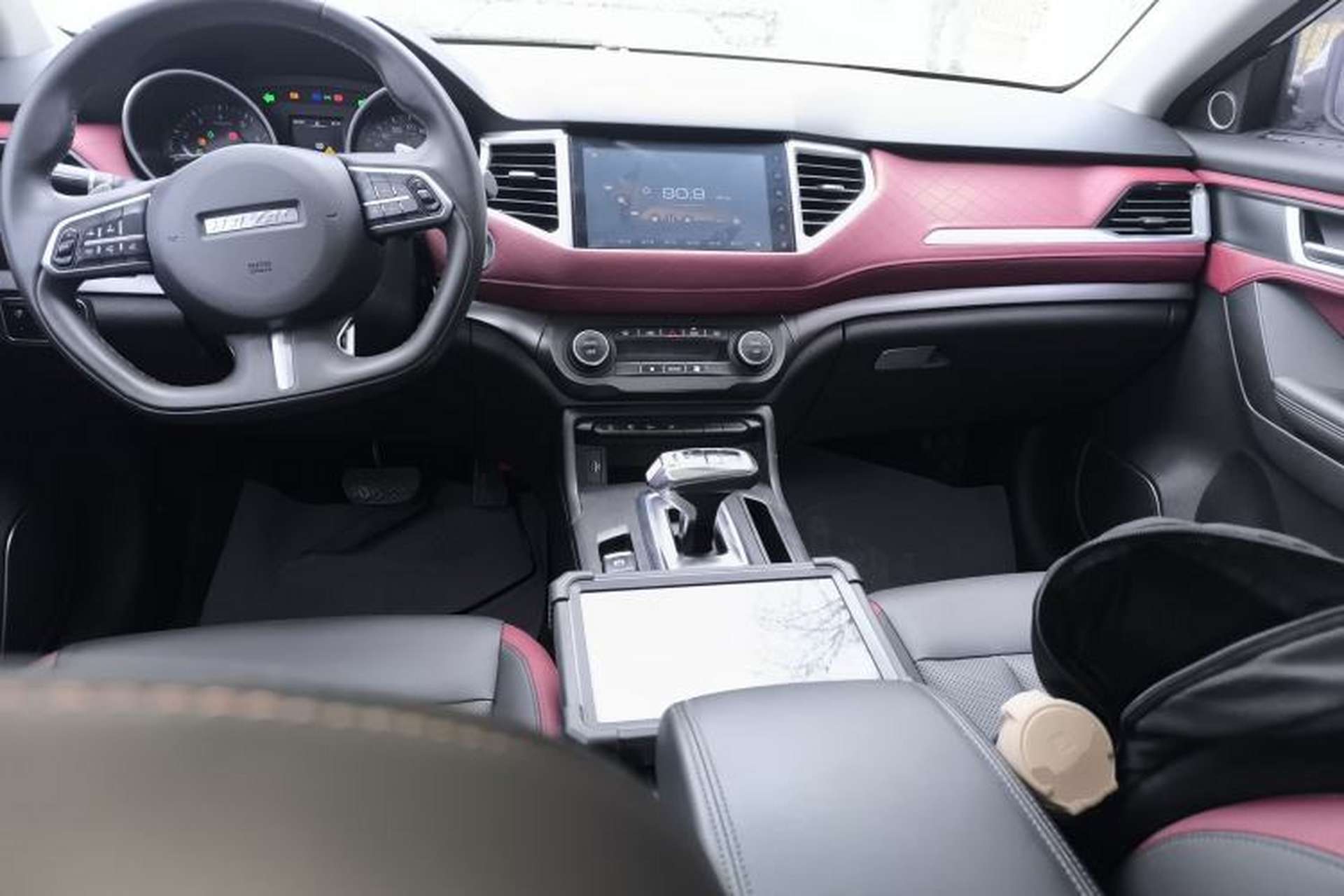 Used Haval H6 Coupe 2021 Smart Connect Edition 1.5T Automatic Two-Wheel Drive Luxury Smart Connect Version Center Console