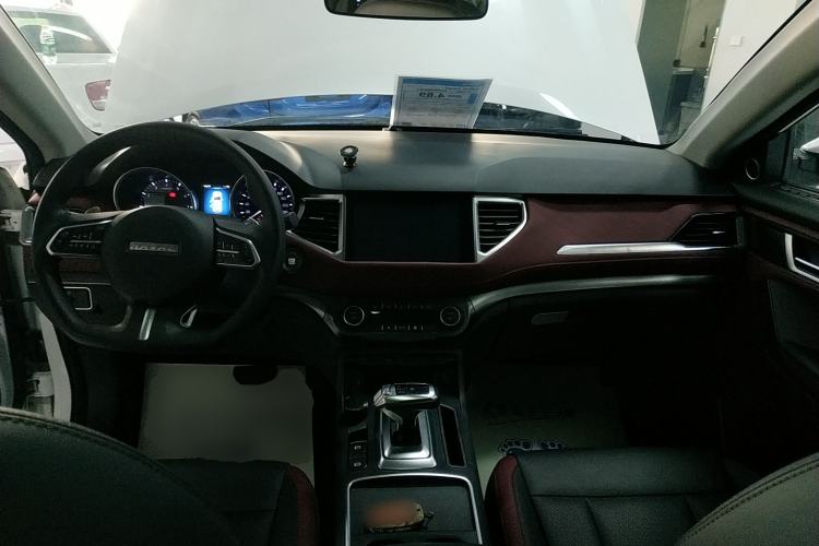 Used Haval H6 Coupe 2021 Smart Connect Version 1.5T Automatic Two-Wheel Drive Elite Model Center Console