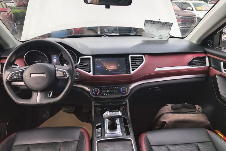 Used Haval H6 Coupe 2021 Smart Connect Version 1.5T Automatic Two-Wheel Drive Elite Model Center Console