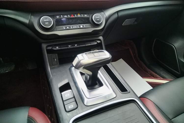 Used Haval H6 Coupe 2021 Smart Connect Version 1.5T Automatic Two-Wheel Drive Elite Model Gear Lever