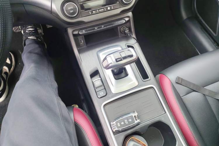 Used Haval H6 Coupe 2021 Smart Connect Version 1.5T Automatic Two-Wheel Drive Elite Model Gear Lever