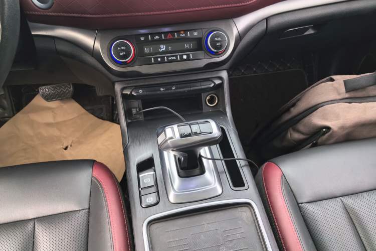 Used Haval H6 Coupe 2021 Smart Connect Version 1.5T Automatic Two-Wheel Drive Elite Model Gear Lever