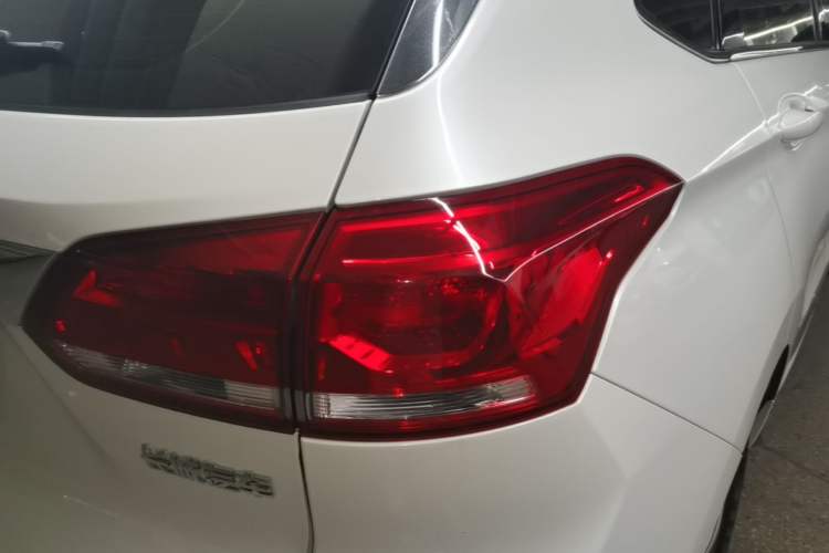 Used Haval H6 Coupe 2021 Smart Connect Edition 1.5T Automatic Two-Wheel Drive Luxury Smart Connect Version Right Rear Taillight