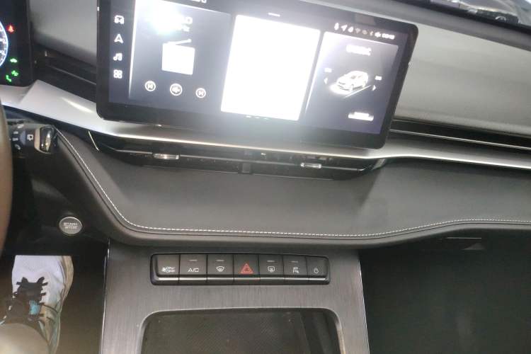 Used Haval H6 New Energy 2023 DHT-PHEV 110KM Long-Range Edition Audio And AC Panel