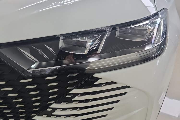Used Haval H6 New Energy 2023 DHT-PHEV 110KM Long-Range Edition Left Front Headlight