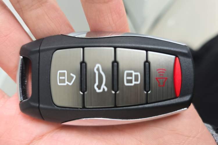 Used Haval H6 New Energy 2023 DHT-PHEV 110KM Long-Range Edition Vehicle Key