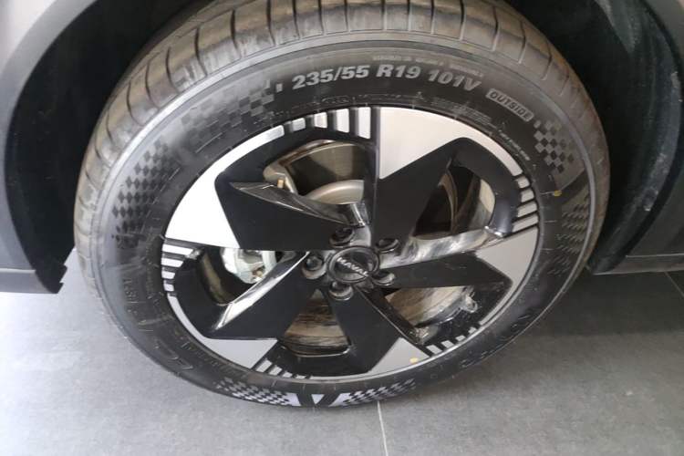 Used Haval H6L 2026 Model 2.0T Max Left Front Wheel Hub