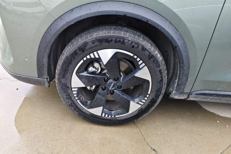Used Haval H6L 2026 Model 2.0T Ultra Right Front Wheel Hub