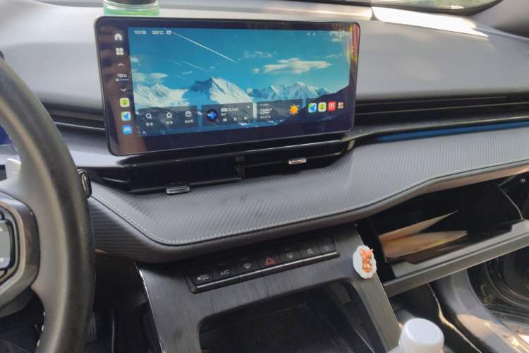 Used Haval H6S 2022 2.0T Two-Wheel Drive ZhiRun Version Audio And AC Panel