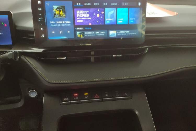 Used Haval H6S 2022 2.0T All-Wheel-Drive Trendy Sports Edition Audio And AC Panel