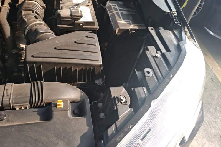 Used Haval H6S 2022 2.0T Two-Wheel Drive ZhiRun Version Engine Bay Left