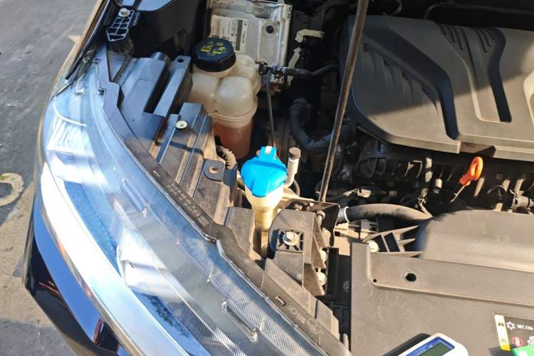 Used Haval H6S 2022 2.0T Two-Wheel Drive ZhiRun Version Engine Bay Right