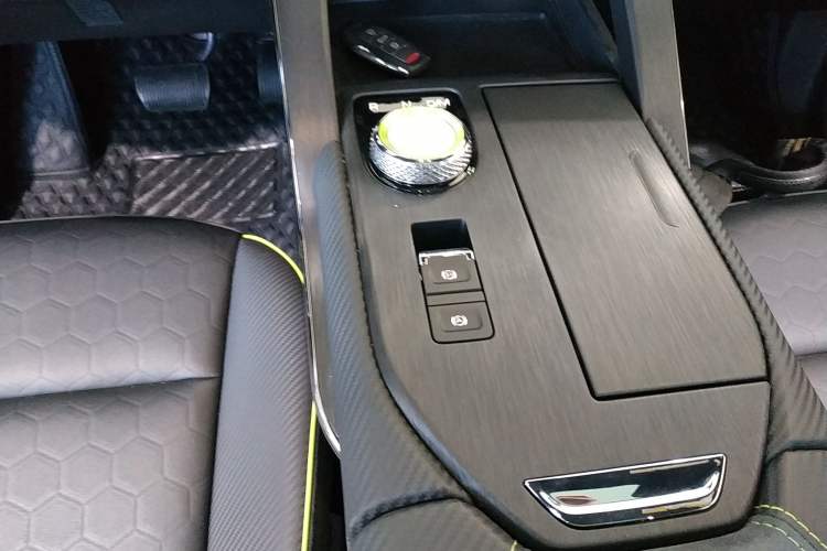 Used Haval H6S 2022 2.0T Two-Wheel Drive ZhiRun Version Gear Lever