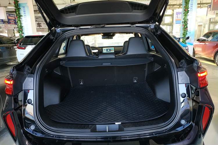 Used Haval H6S 2022 2.0T Two-Wheel Drive ZhiRun Version Trunk