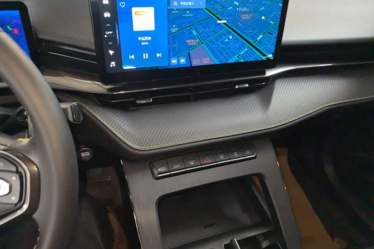 Used Haval H6S 2022 2.0T Two-Wheel Drive ZhiRun Version Audio And AC Panel