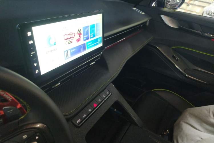 Used Haval H6S 2022 2.0T Two-Wheel Drive ZhiRun Version Audio And AC Panel