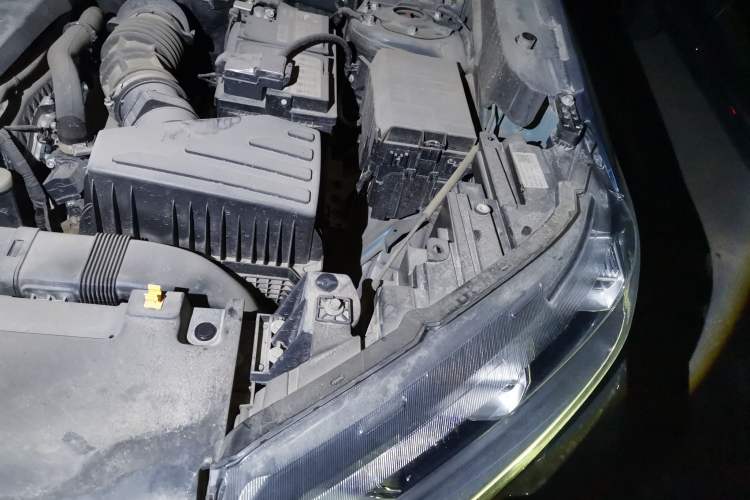 Used Haval H6S 2022 2.0T Two-Wheel Drive ZhiRun Version Engine Bay Left