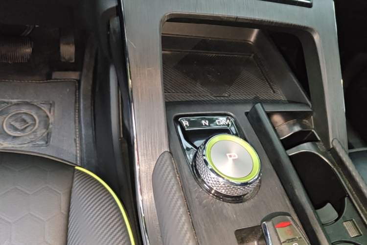 Used Haval H6S 2022 2.0T Two-Wheel Drive ZhiRun Version Gear Lever