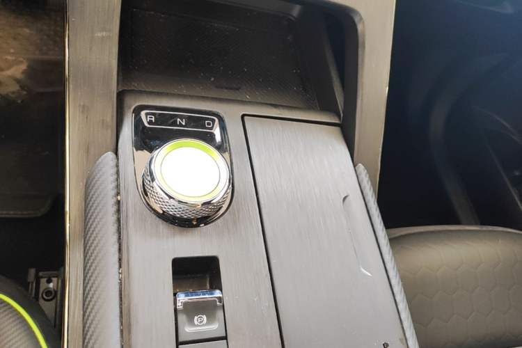 Used Haval H6S 2022 1.5T DHT ZhiRun Edition Gear Lever