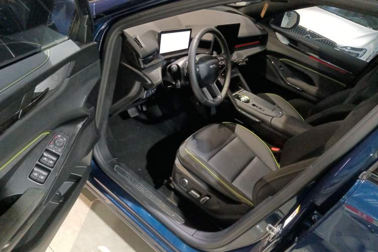 Used Haval H6S 2022 2.0T Two-Wheel Drive ZhiRun Version Interior 3