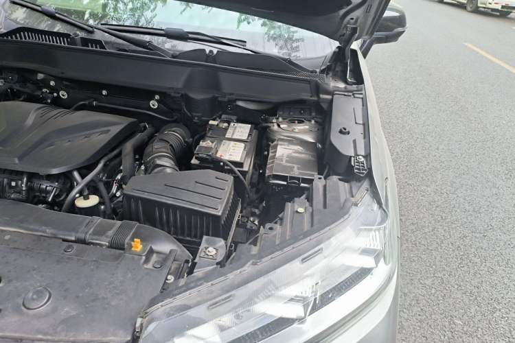 Used Haval H6S 2022 2.0T Two-Wheel Drive ZhiRun Version Engine Bay Left