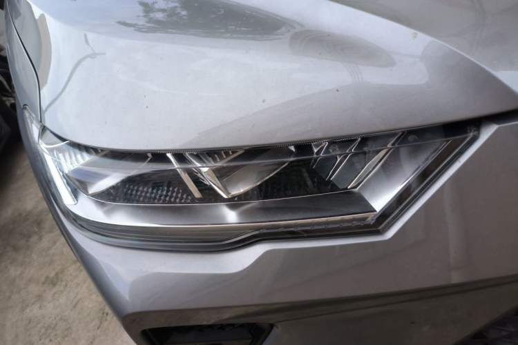 Used Haval H6S 2022 2.0T Two-Wheel Drive ZhiRun Version Right Front Headlight