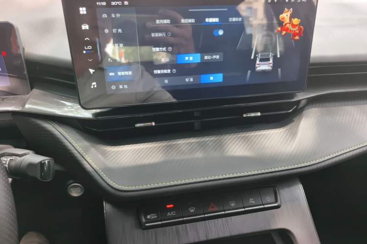 Used Haval H6S 2022 2.0T Two-Wheel Drive ZhiRun Version Audio And AC Panel