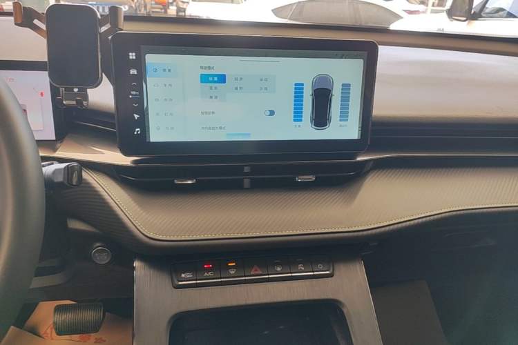 Used Haval H6S 2022 2.0T All-Wheel-Drive Trendy Sports Edition Audio And AC Panel
