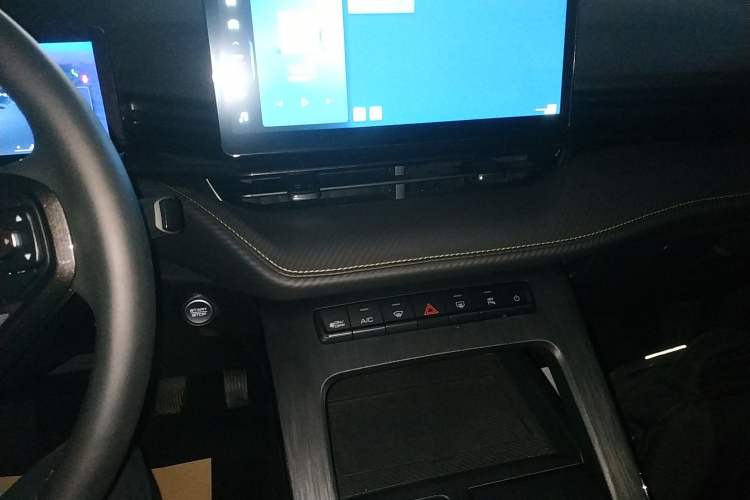 Used Haval H6S 2022 2.0T Two-Wheel Drive ZhiRun Version Audio And AC Panel