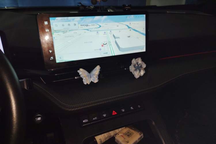 Used Haval H6S 2022 2.0T Two-Wheel Drive ZhiRun Version Audio And AC Panel