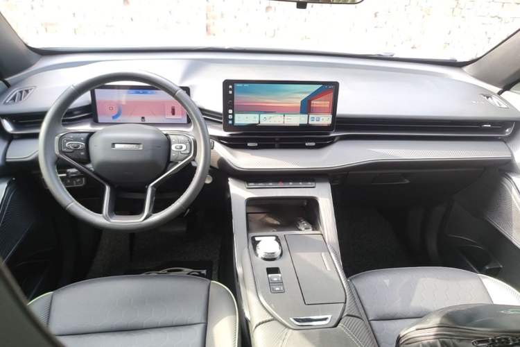 Used Haval H6S 2022 1.5T DHT Joyride Edition Center Console