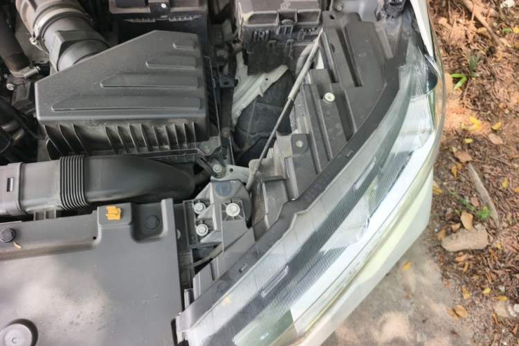 Used Haval H6S 2022 2.0T Two-Wheel Drive ZhiRun Version Engine Bay Left