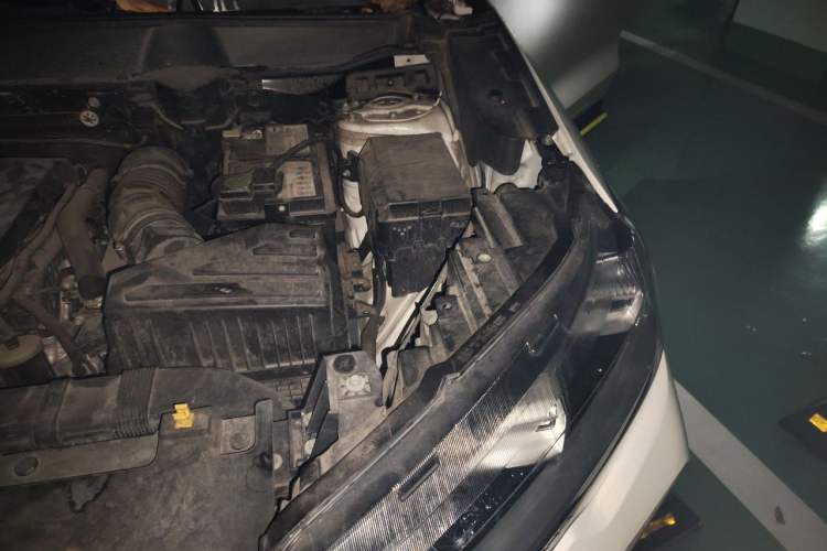Used Haval H6S 2022 2.0T Two-Wheel Drive ZhiRun Version Engine Bay Left