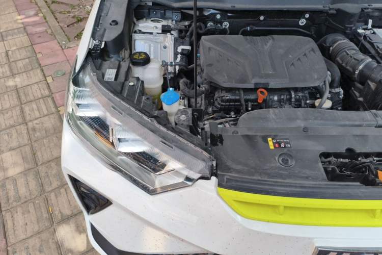 Used Haval H6S 2022 2.0T Two-Wheel Drive ZhiRun Version Engine Bay Right