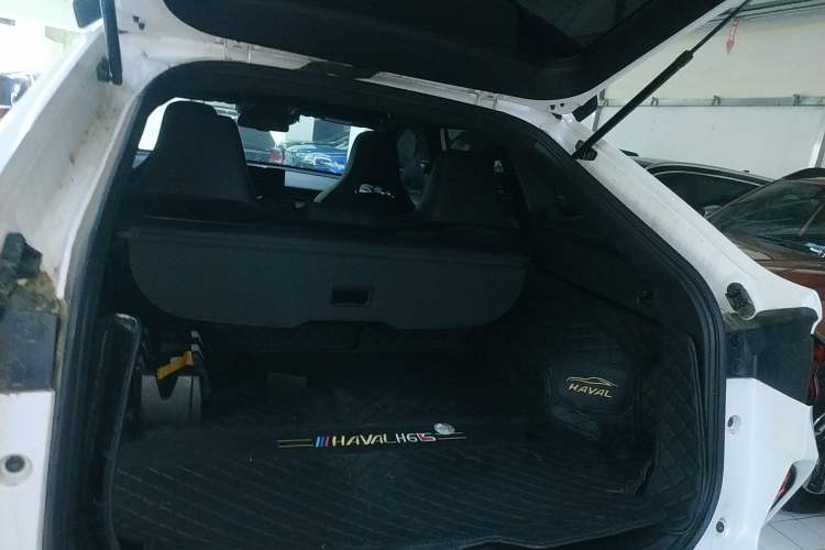 Used Haval H6S 2022 2.0T Two-Wheel Drive ZhiRun Version Trunk