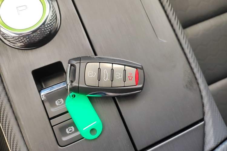 Used Haval H6S 2022 2.0T All-Wheel-Drive Trendy Sports Edition Vehicle Key