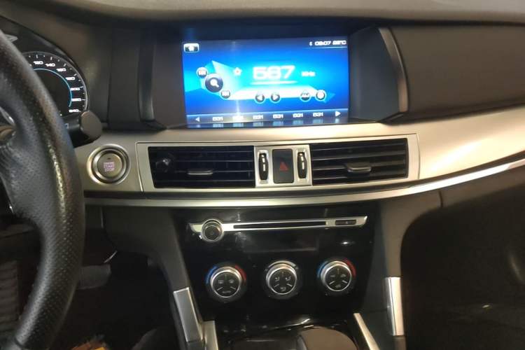 Used Haval H7 2016 Blue-Label H7 2.0T Automatic Luxury Model Audio And AC Panel